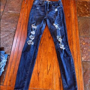 Ultimate jogging, distressed high rise.